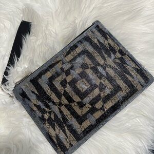 Gucci Neutral Abstract Patterned Wristlet Clutch in Black and Tan